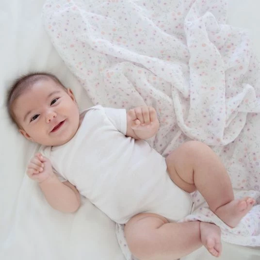 Aden + anais Mullwindel / Mulltuch / Pucktuch - Classic Swaddles - 4er Pack - 120 x 120 cm - Ma Fleur 5 Aden + anais Mullwindel / Mulltuch / Pucktuch - Classic Swaddles - 4er Pack - 120 x 120 cm - Ma Fleur – Bild 5